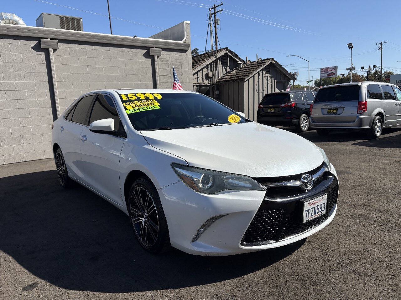 Used 2016 Toyota Camry SE FWD image 2