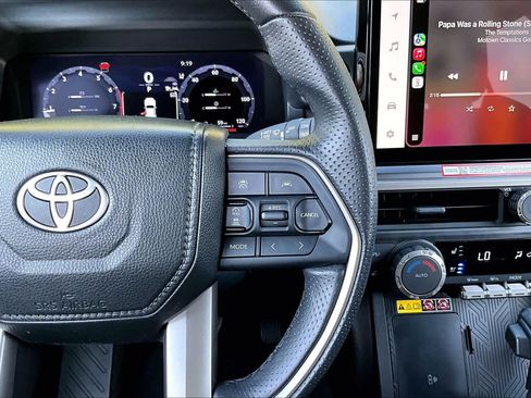 Used 2025 Toyota 4Runner TRD Off-Road Premium AWD/4WD image 25