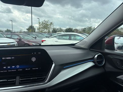 Used 2025 Chevrolet Trax LT image 33