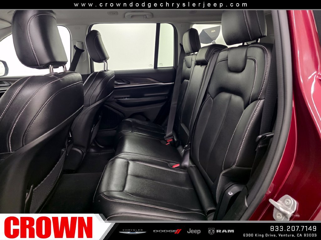 Used 2024 Jeep Grand Cherokee Limited w/ Black Appearance Package RWD image 17