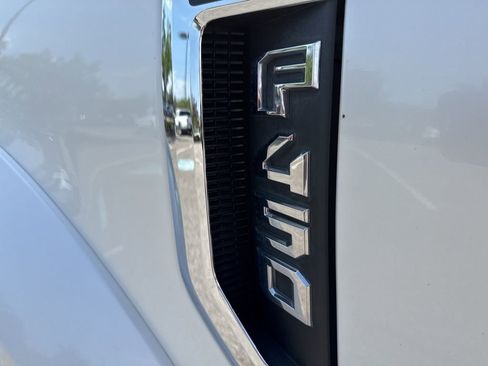 Used 2017 Ford F450 Platinum w/ Platinum Ultimate Package AWD/4WD image 3