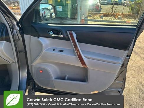Used 2012 Toyota Highlander Limited image 24