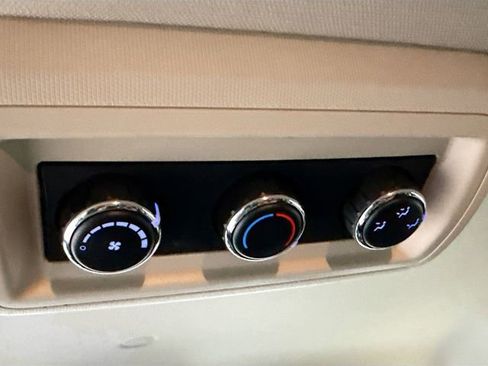 Used 2017 Dodge Grand Caravan SE w/ UConnect Hands-Free Group image 24