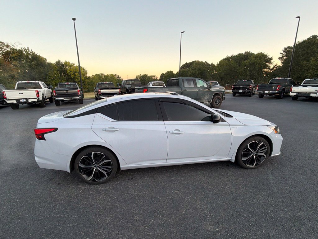 Used 2024 Nissan Altima 2.5 SR w/ SR Premium Package FWD image 19
