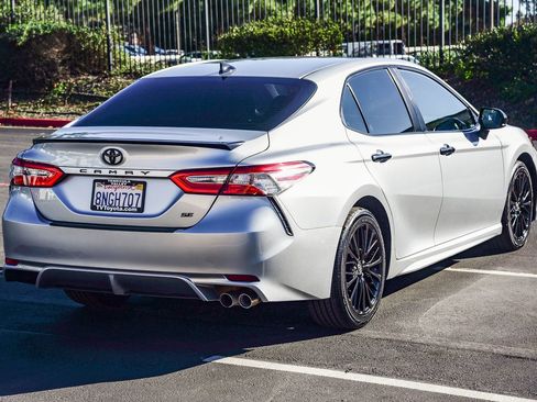 Certified 2020 Toyota Camry SE image 7