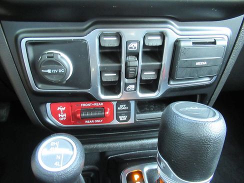 Used 2021 Jeep Gladiator Rubicon AWD/4WD image 30