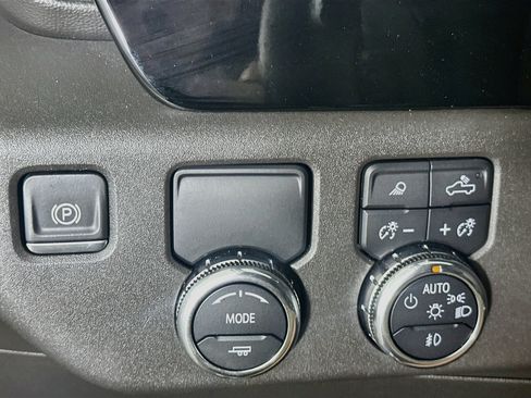 Used 2024 GMC Sierra 1500 SLT RWD image 17