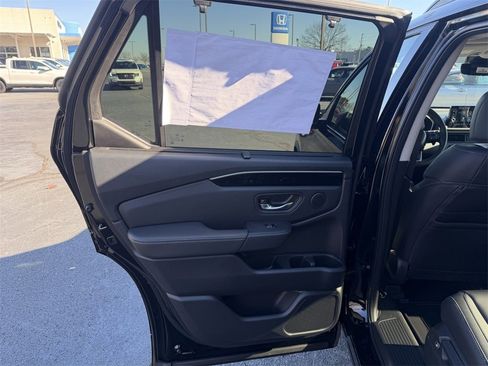 New 2025 Honda Pilot Touring image 15