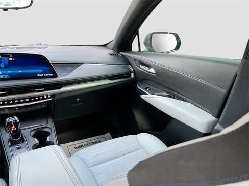 Used 2025 Cadillac XT4 Sport image 23