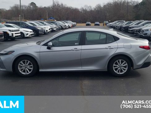 Used 2025 Toyota Camry LE image 10