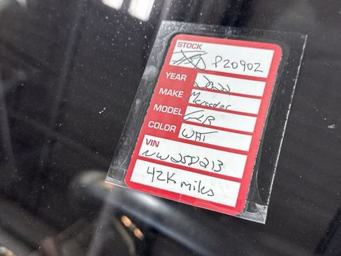 Used 2022 Mercedes-Benz GLB 250 4MATIC image 33