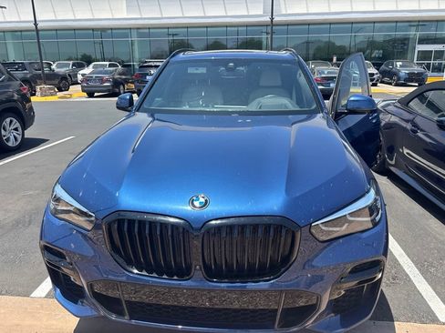 Used 2022 BMW X5 xDrive40i w/ M Sport Package AWD/4WD image 2