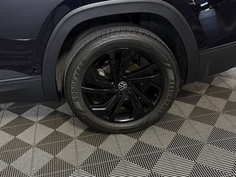Used 2023 Volkswagen Atlas SE w/ Black Wheel Package FWD image 12