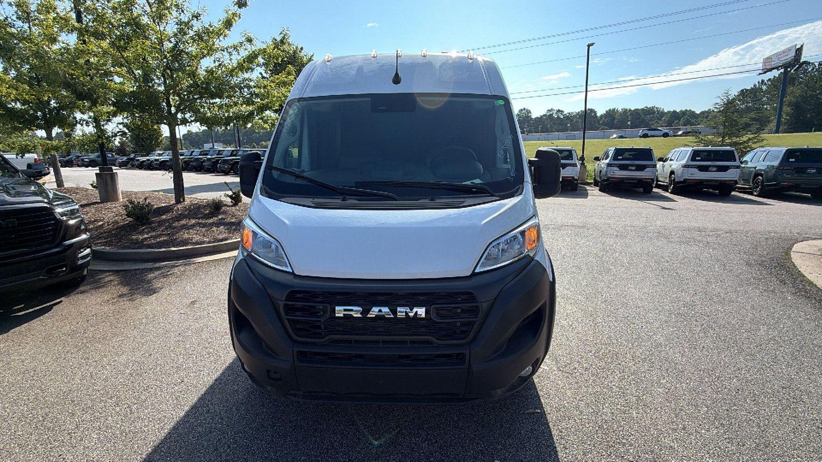 Used 2024 RAM ProMaster 2500 w/ Convenience Group FWD image 3