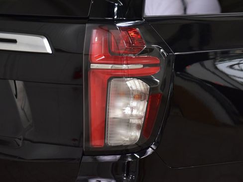 Used 2023 Chevrolet Suburban High Country AWD/4WD image 19