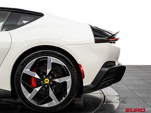 Used 2025 Ferrari 12Cilindri image 14