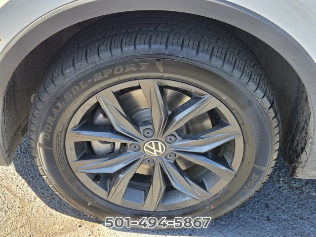 Used 2024 Volkswagen Tiguan SE FWD image 17