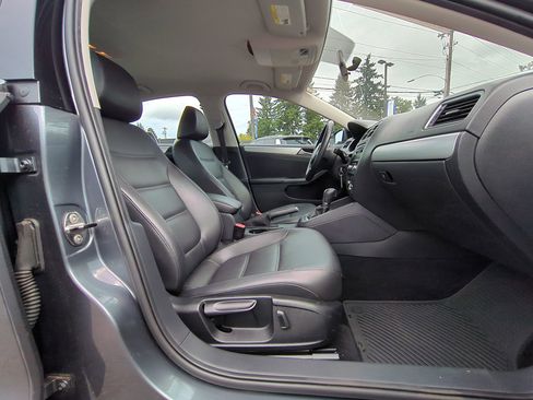 Used 2013 Volkswagen Jetta SE image 30