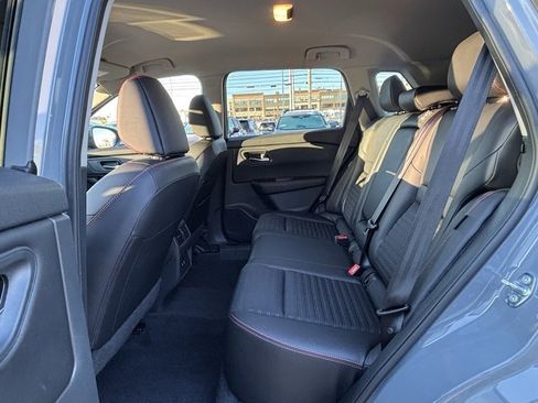 Used 2025 Nissan Rogue SV image 17