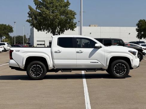 Used 2024 Toyota Tacoma TRD Sport RWD image 3