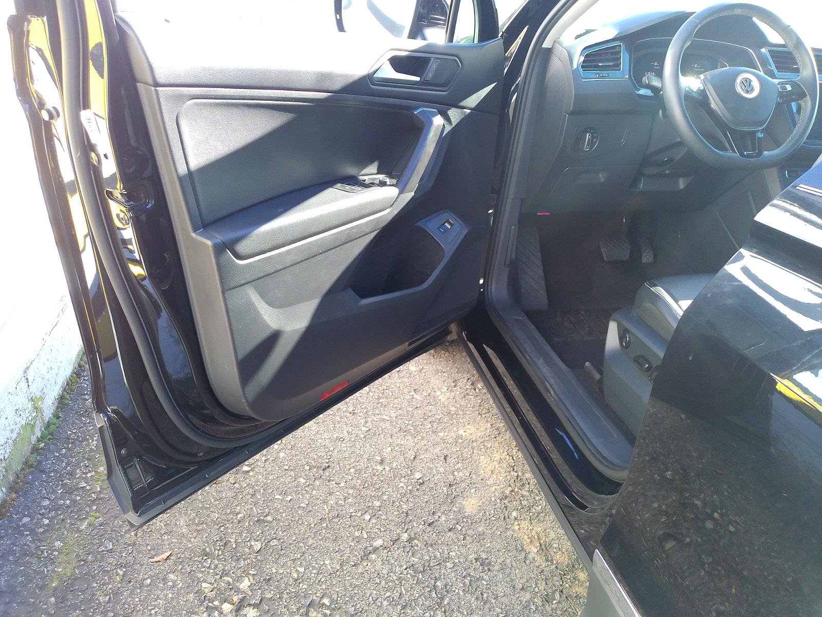 Used 2021 Volkswagen Tiguan SEL AWD/4WD image 32