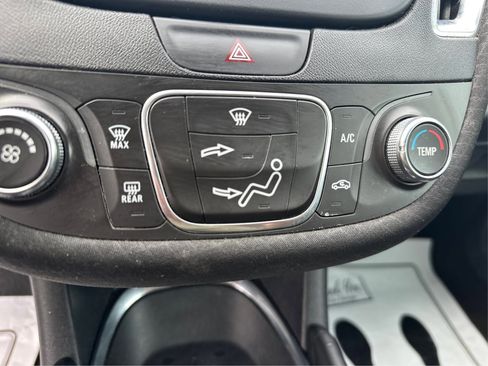Used 2018 Chevrolet Malibu LT FWD image 19