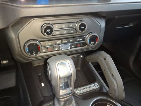 New 2025 Ford Bronco Badlands image 9