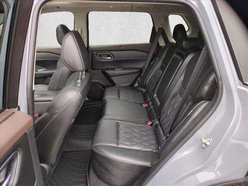 Used 2021 Nissan Rogue Platinum FWD image 21
