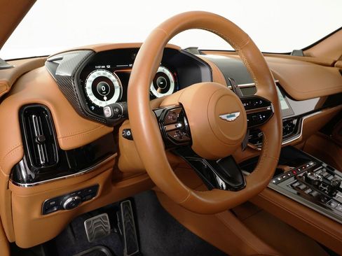 Used 2025 Aston Martin DBX 707 image 18