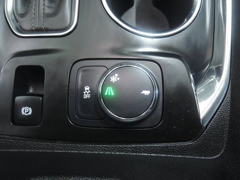 Used 2020 Chevrolet Traverse LT w/ LT Premium Package image 21