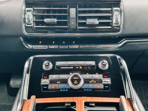 Used 2019 Lincoln Navigator Reserve AWD/4WD image 28