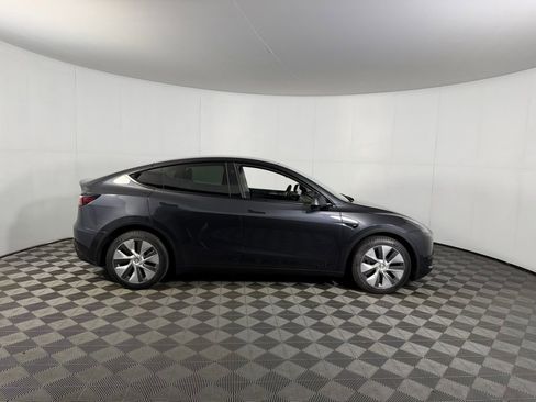 Used 2024 Tesla Model Y Long Range AWD/4WD image 11