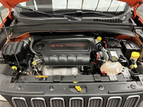 Used 2017 Jeep Renegade Latitude w/ Popular Equipment Group image 25