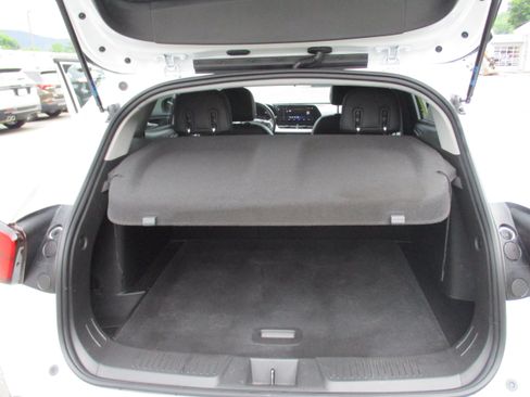 Used 2025 Chevrolet Trax LT w/ Driver Confidence Package FWD image 13