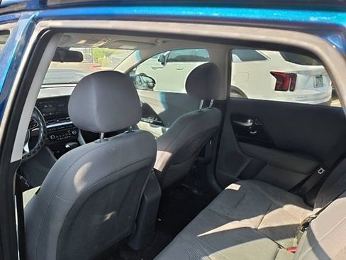 Used 2020 Kia Niro LXS FWD image 28