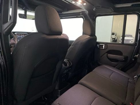 Used 2023 Jeep Wrangler Unlimited w/ Sun & Screen Package AWD/4WD image 19