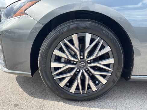 Used 2025 Nissan Altima 2.5 SV FWD image 30