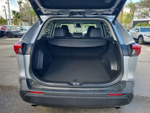 Used 2022 Toyota RAV4 XLE Premium image 10