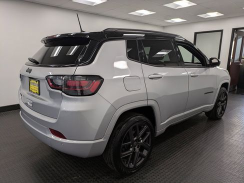 Used 2024 Jeep Compass Limited w/ High Altitude Package image 4