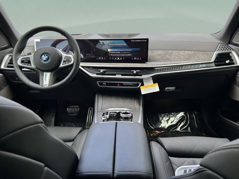 Used 2026 BMW X5 xDrive50e w/ Executive Package image 8
