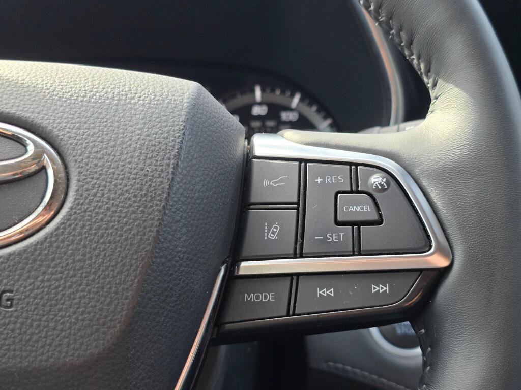 Used 2021 Toyota Highlander Limited FWD image 20