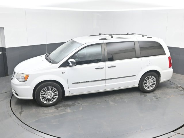 Used 2014 Chrysler Town & Country Touring-L FWD image 35