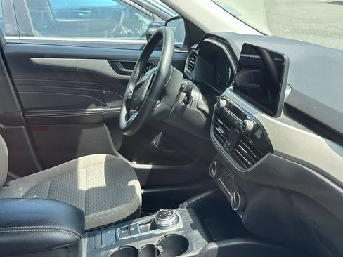 Used 2022 Ford Escape SE w/ Convenience Package FWD image 4