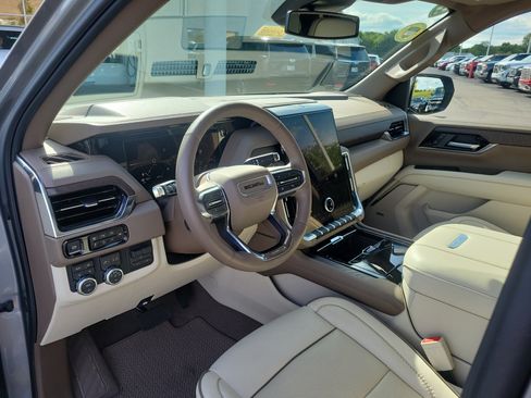 Used 2025 GMC Yukon XL Denali w/ Sun & Power Step Package AWD/4WD image 18
