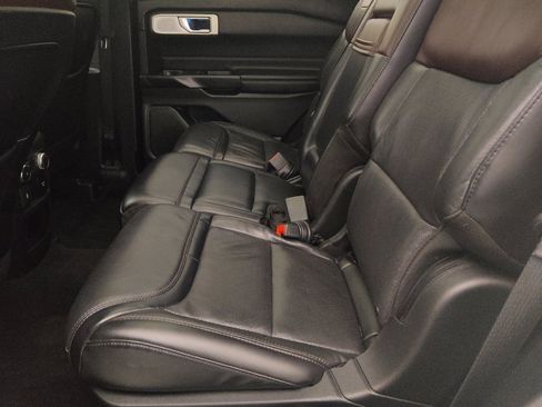 Used 2020 Ford Explorer Platinum w/ Premium Technology Package image 18