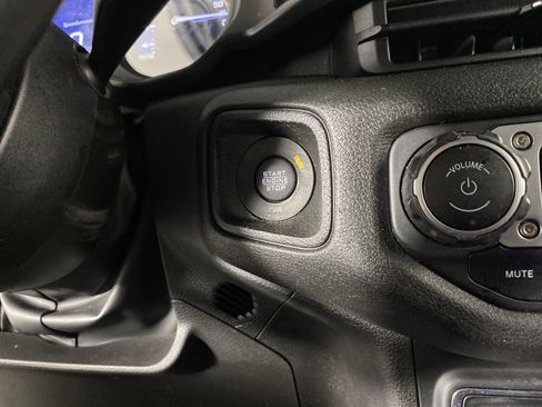 Used 2024 Jeep Wrangler Unlimited AWD/4WD image 25