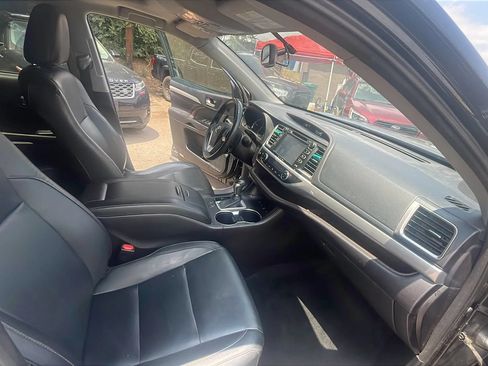 Used 2016 Toyota Highlander XLE AWD/4WD image 10