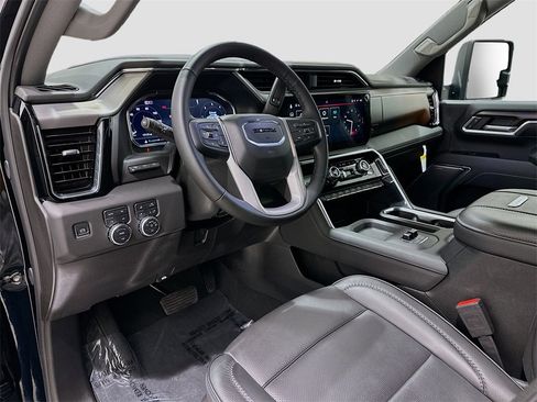 Used 2025 GMC Sierra 2500 Denali w/ Denali Reserve Package image 9