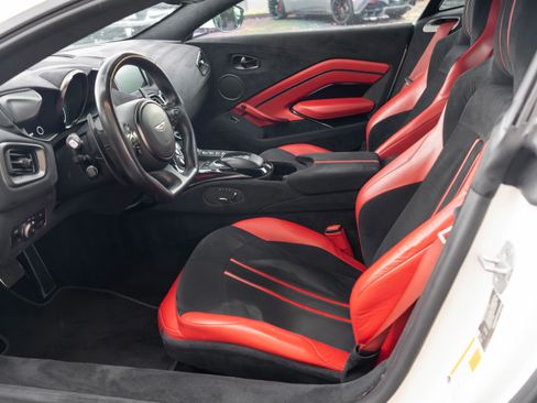 Used 2020 Aston Martin V8 Vantage Coupe image 12