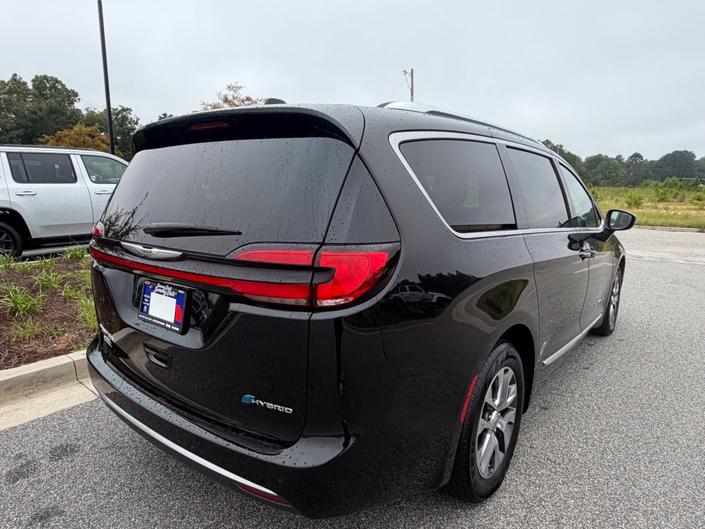 Used 2024 Chrysler Pacifica Pinnacle FWD image 21